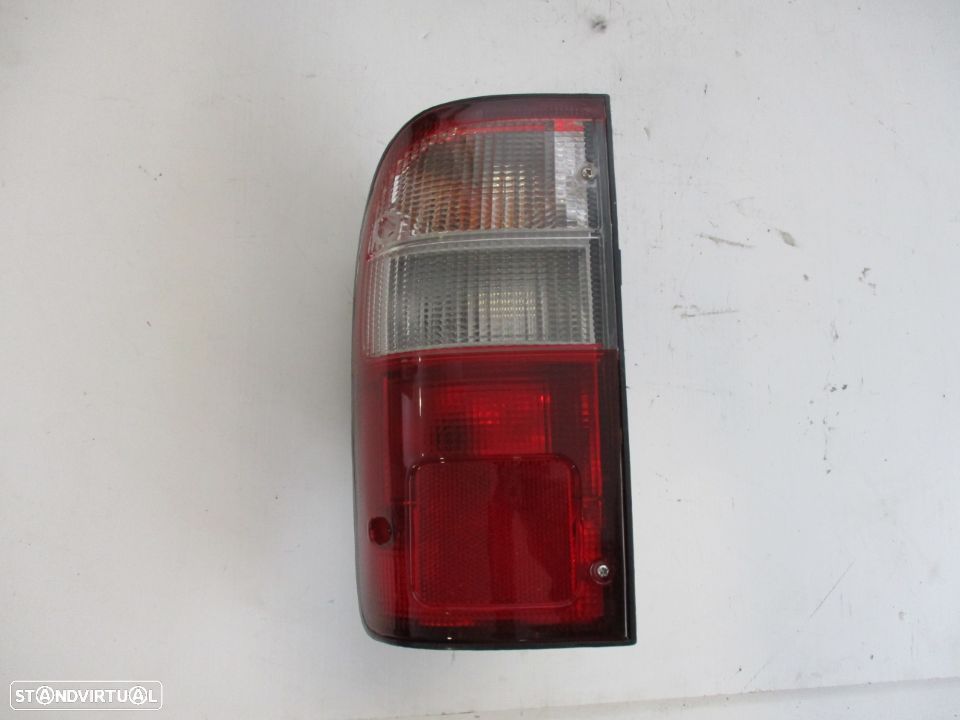 Farolim Farol tras Toyota Hilux 1998 a 2005 Esquerdo / Direito (novo) - 1