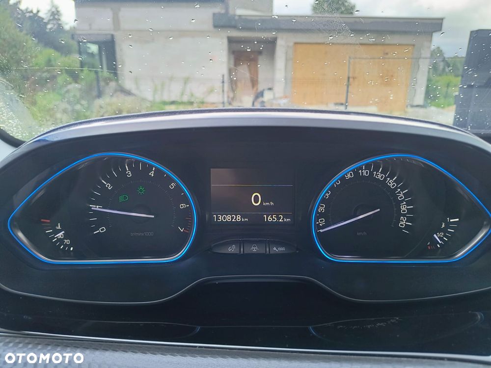 Peugeot 2008 1.2 Pure Tech Allure S&S - 28