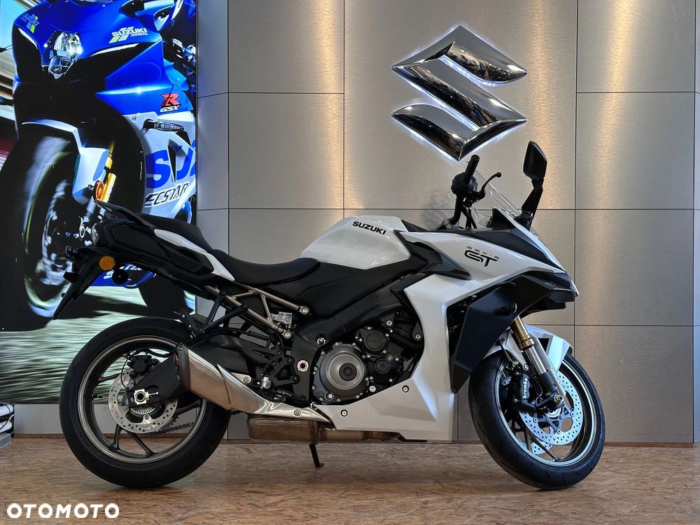 Suzuki GSX - 6