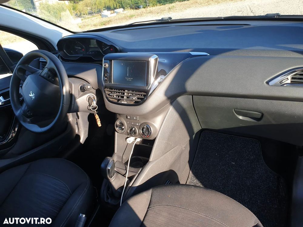 Peugeot 208 1.6 e-HDi FAP STT Allure - 10