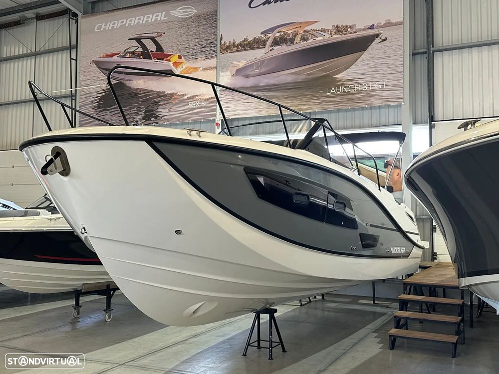 Quicksilver Activ 875 Sundeck - 2