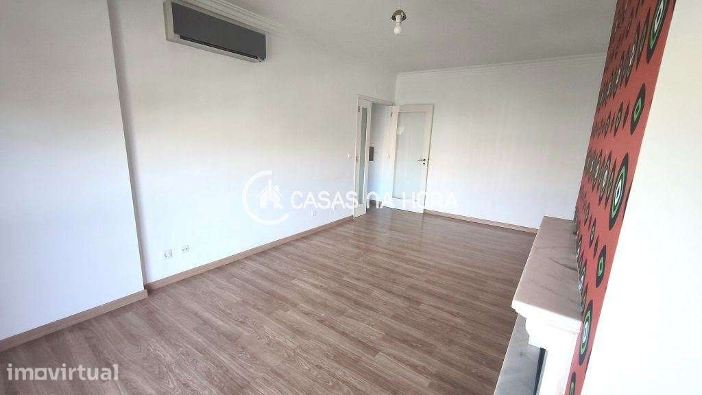 Apartamento T2 - Próximo à Escola Leal da Câmara / Rio de Mouro - Grande imagem: 4/30
