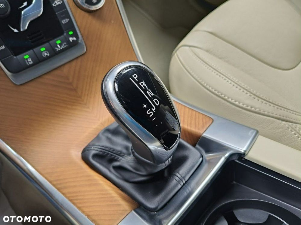 Volvo XC 60 D3 Geartronic Summum - 36