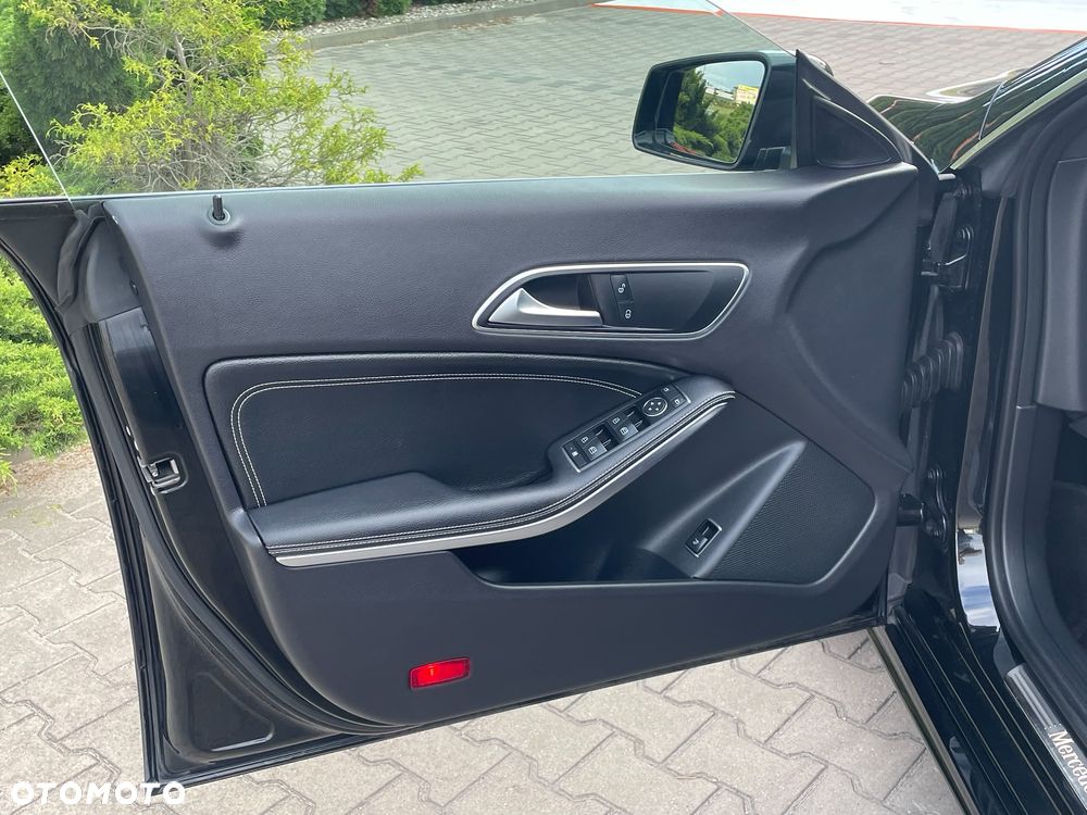 Mercedes-Benz CLA 180 AMG Line - 13