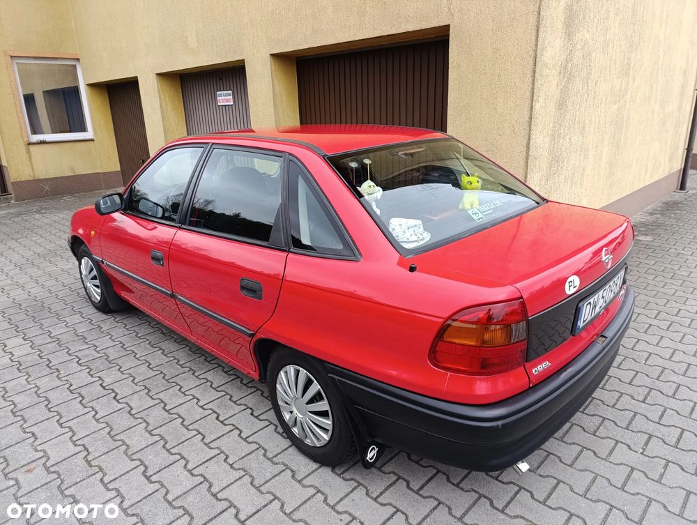 Opel Astra 1.4 GL - 13