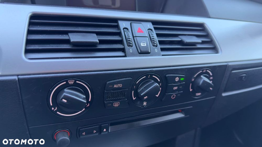 BMW Seria 5 520i - 33