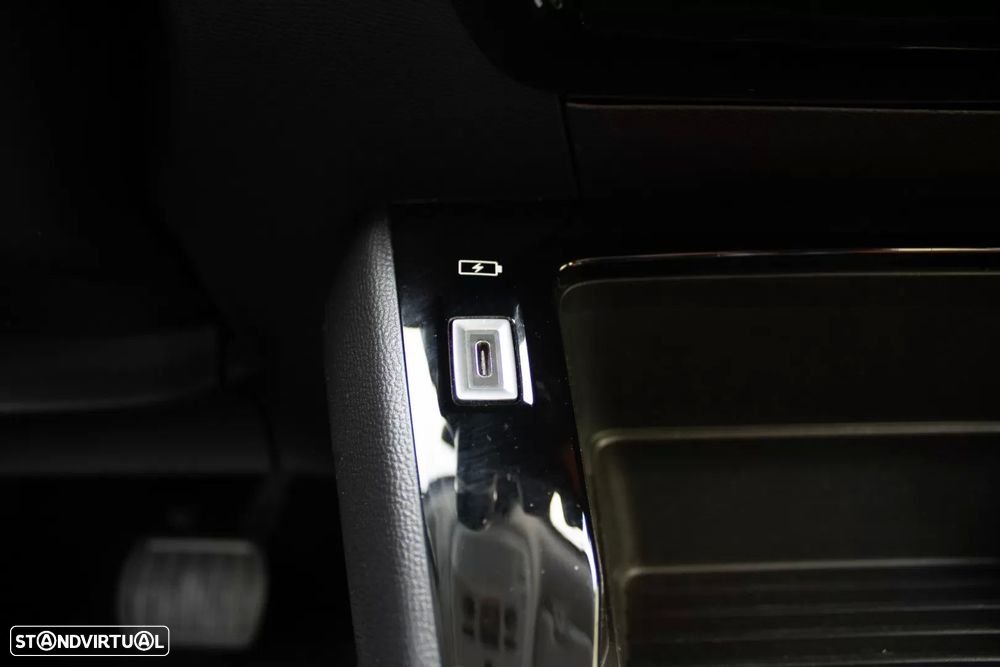 Peugeot e-2008 50 kWh Allure Pack - 37