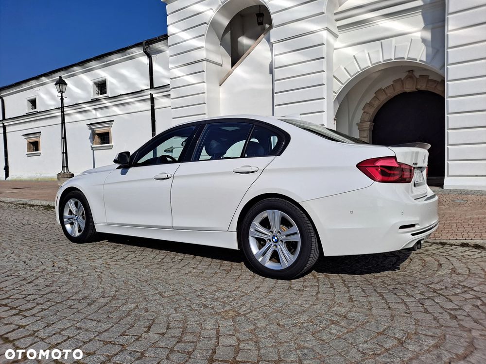 BMW Seria 3 328i xDrive Sport Line - 22