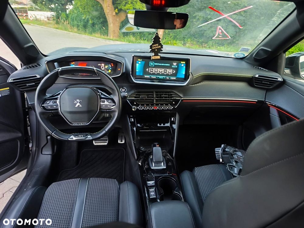 Peugeot 208 - 10
