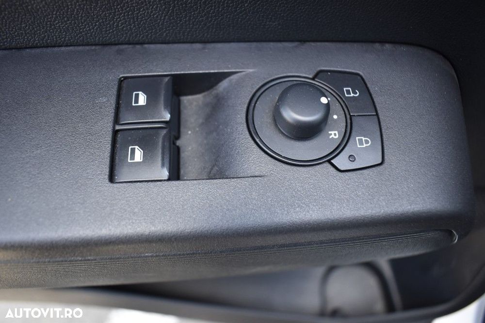 Ford Transit Courier - 26