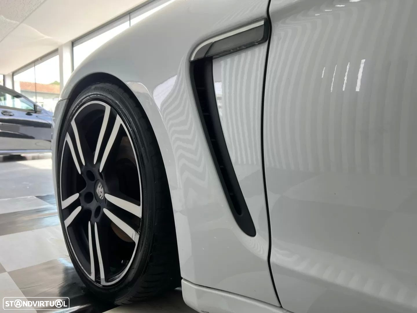Porsche Panamera Edition - 4