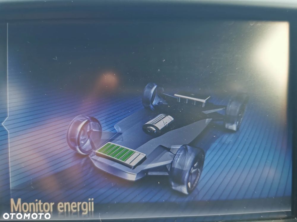 Toyota Yaris Hybrid 100 Selection - 30