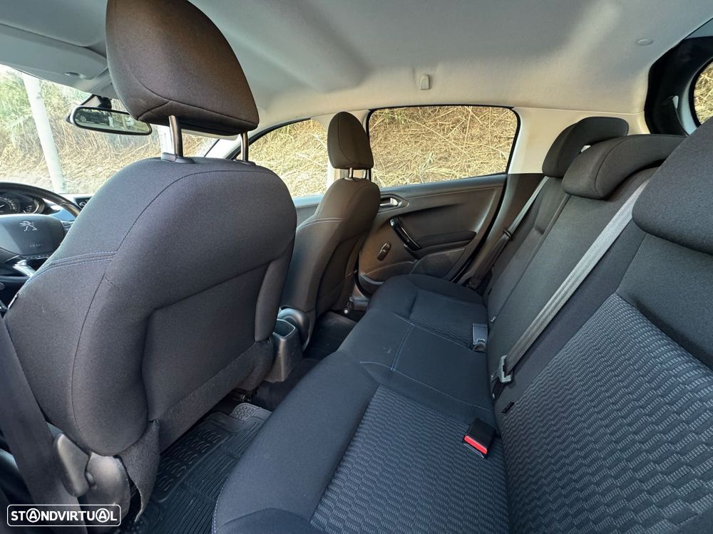 Peugeot 208 1.5 BlueHDi Signature - 20