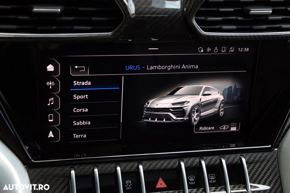 Lamborghini URUS - 32
