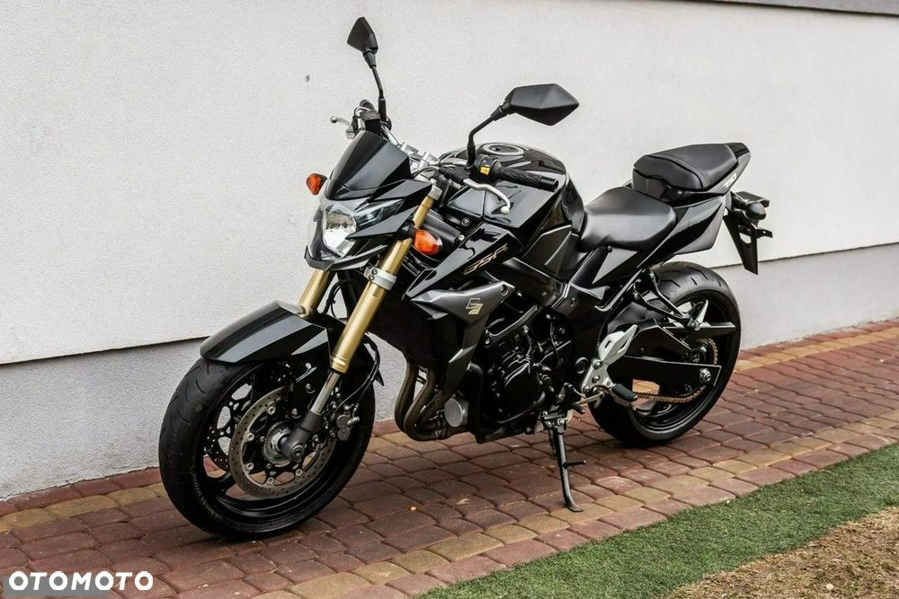 Suzuki GSR - 7
