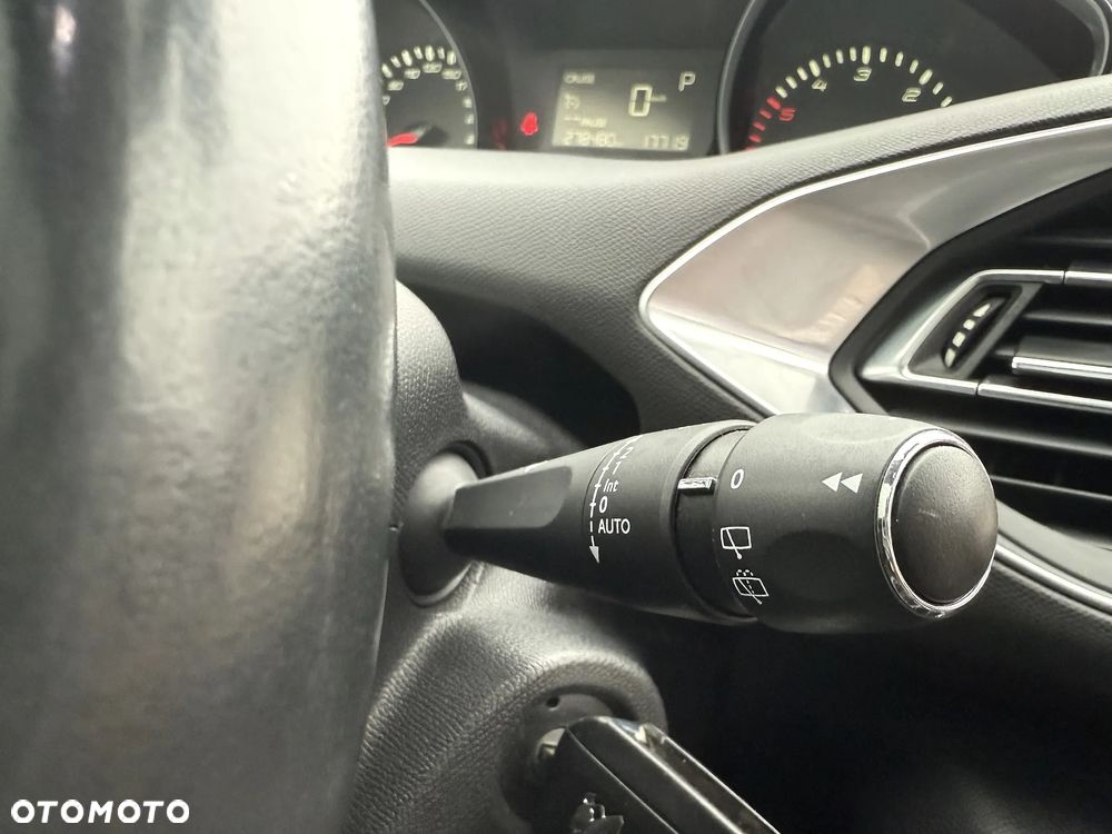 Peugeot 308 SW BlueHDi 150 EAT6 Stop & Start Allure - 14