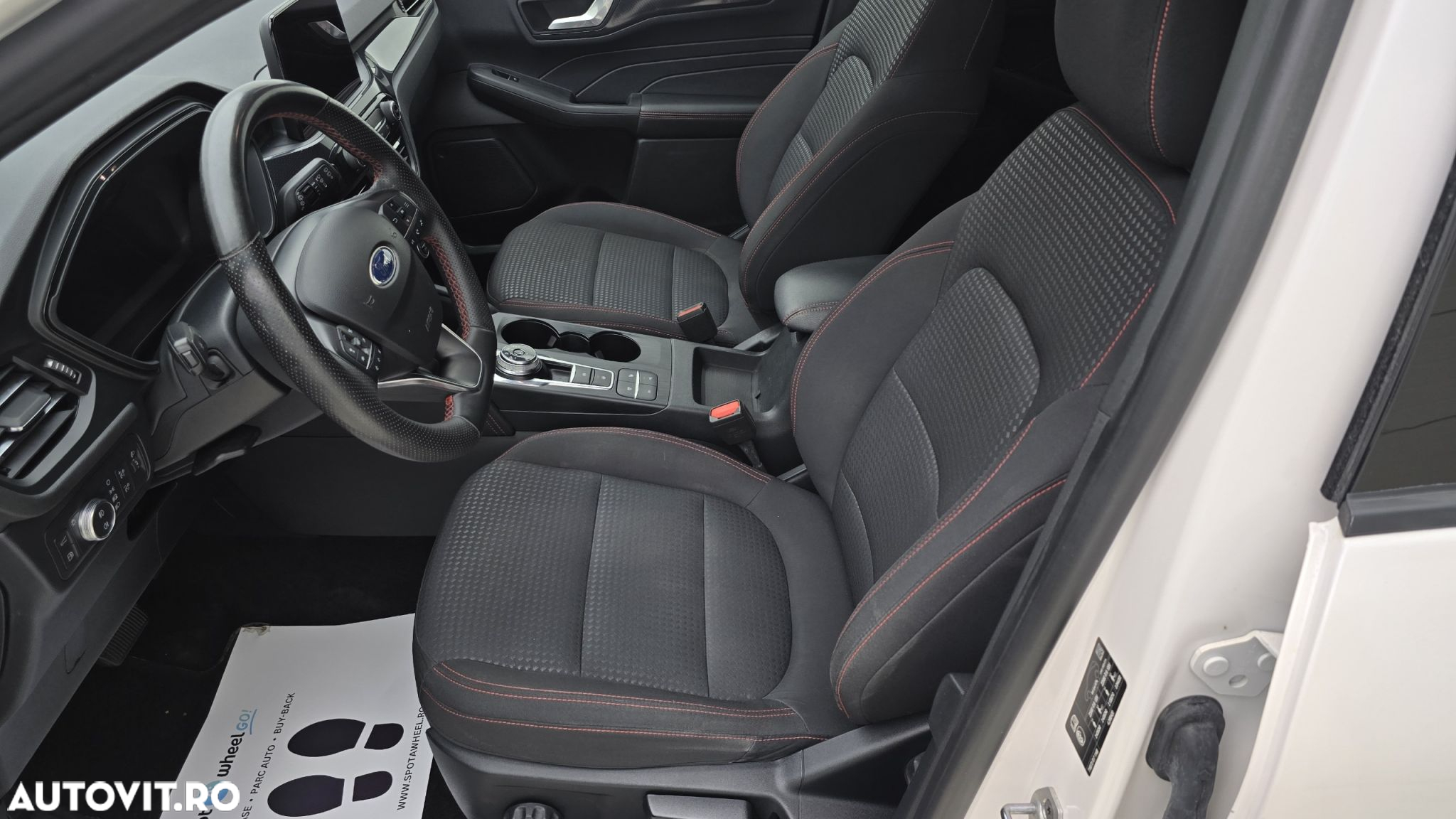 Ford Kuga - 12
