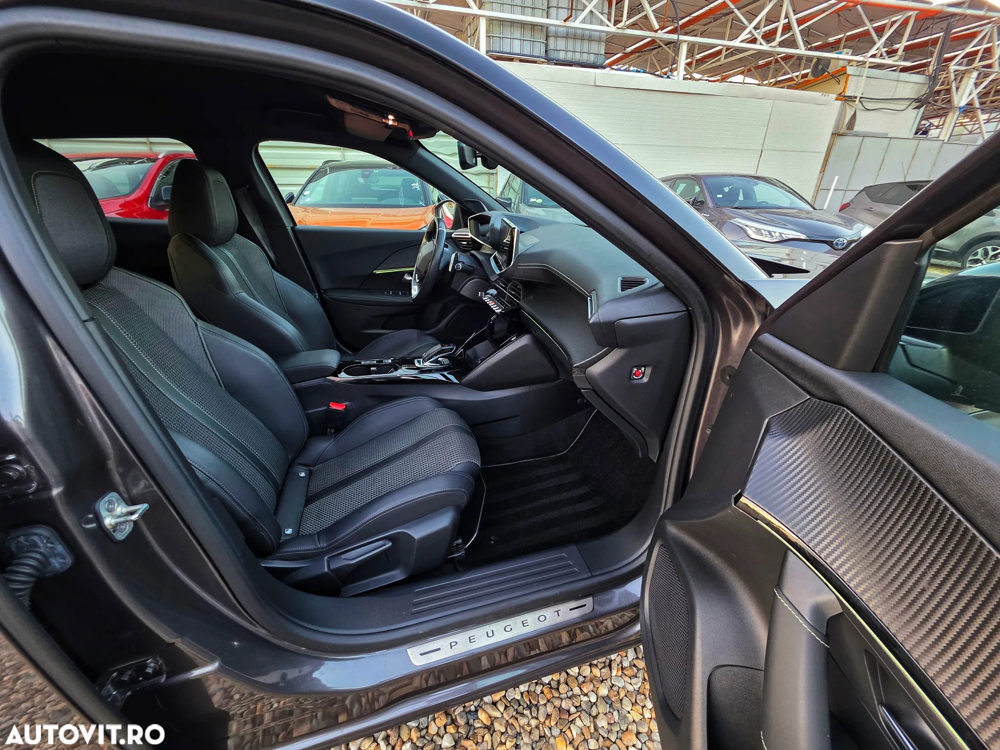 Peugeot 2008 PureTech 130 EAT8 GT - 15