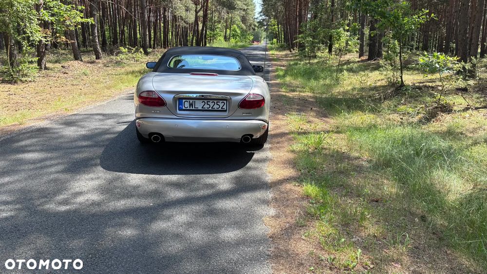 Jaguar XK8 Cabriolet - 9