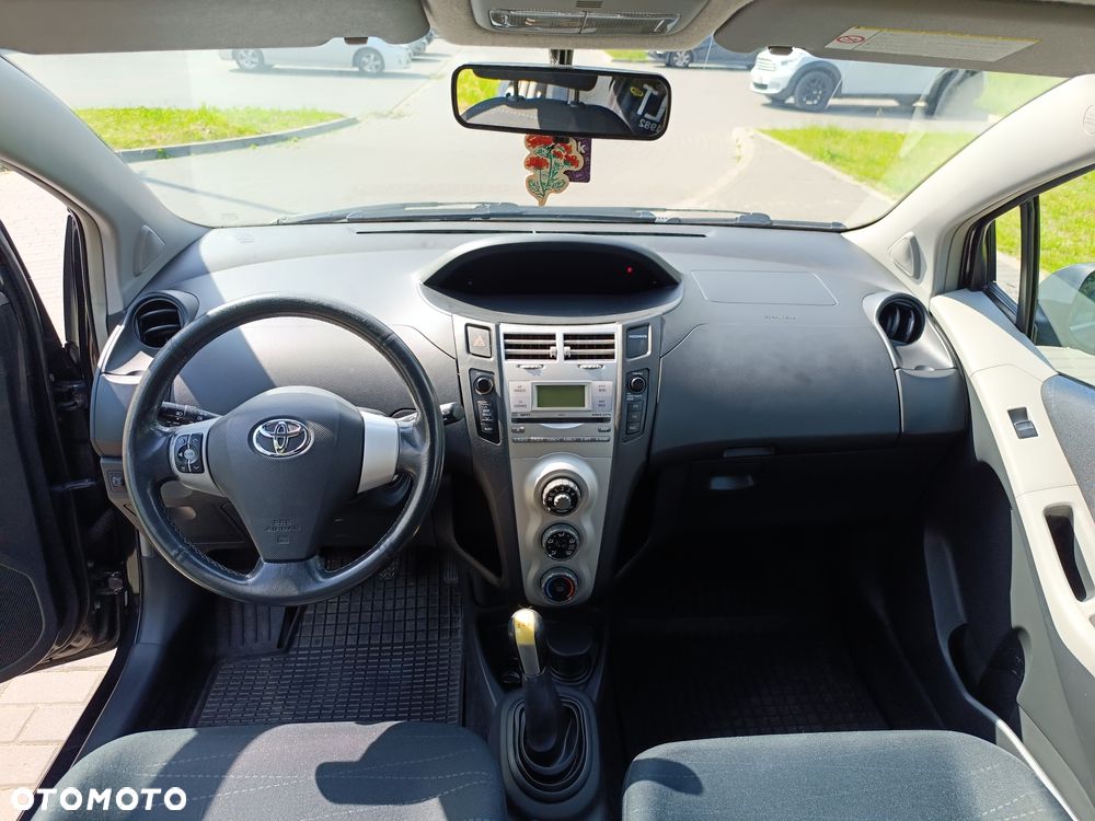 Toyota Yaris 1.3 Sol - 13
