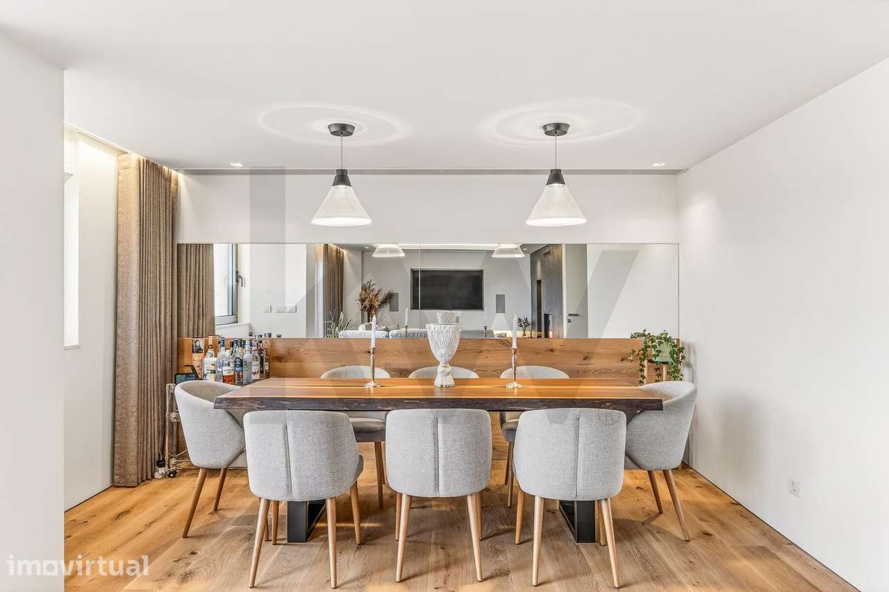 T4 mobilado e remodelado por designer | 211 m2 | Vista Monsanto | Cond - Grande imagem: 2/25