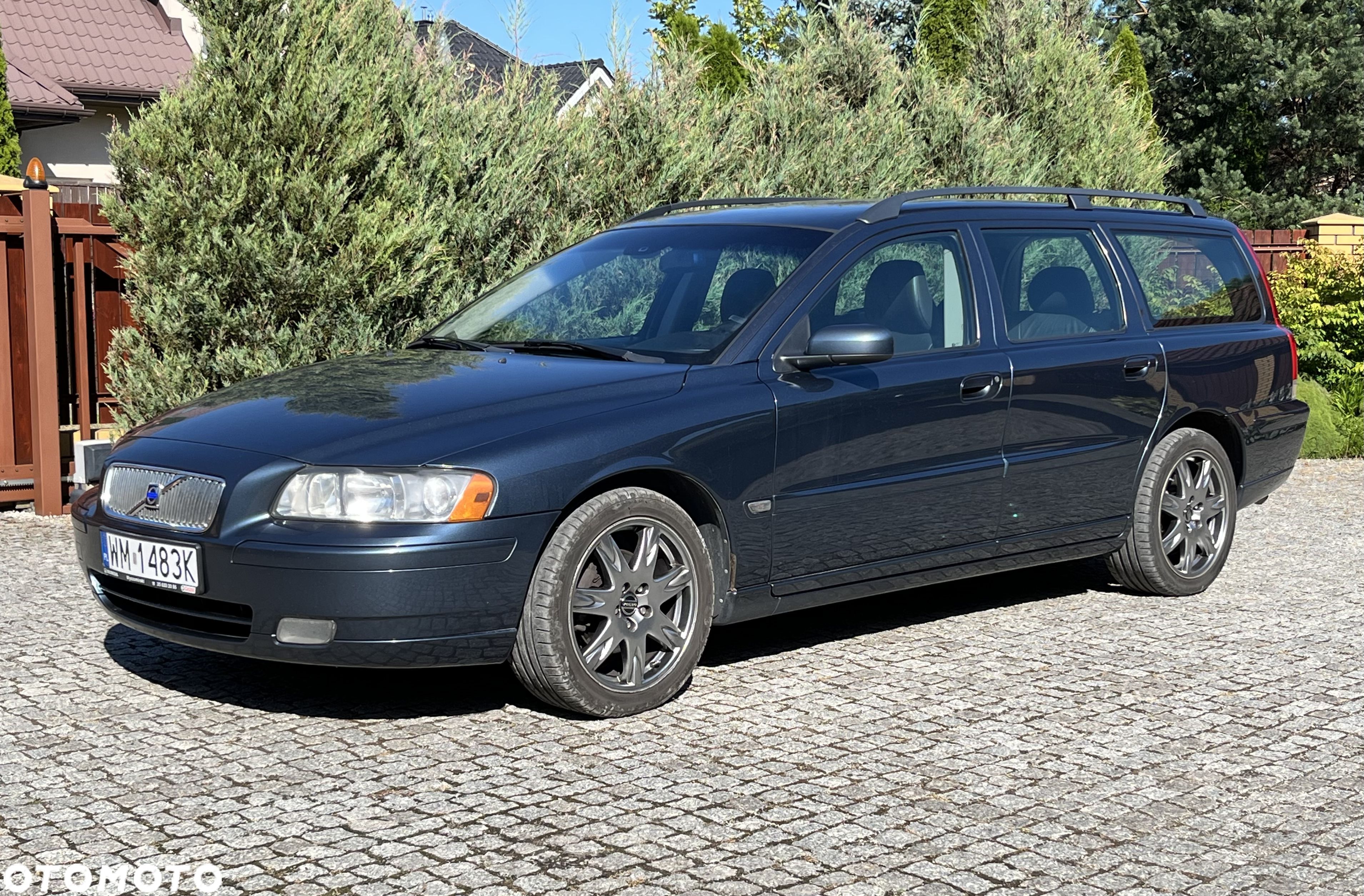 Volvo V70 2.4 D Momentum - 1
