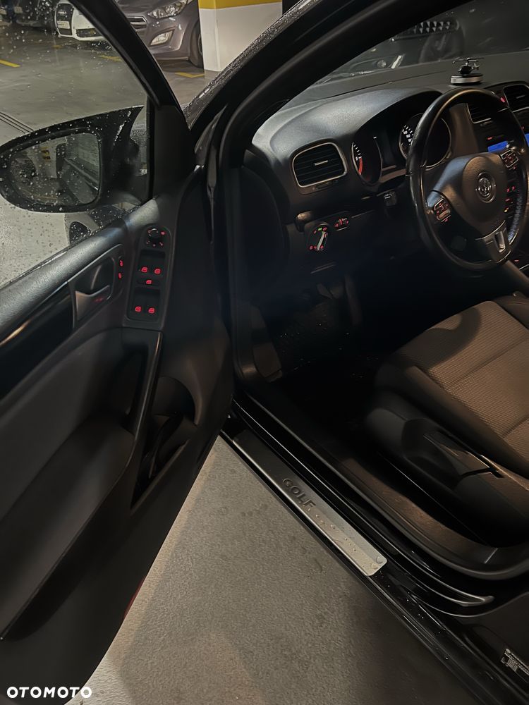 Volkswagen Golf - 6
