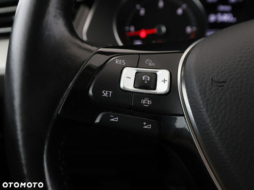 Volkswagen Passat Variant 2.0 TDI DSG (BlueMotion Technology) Trendline - 32