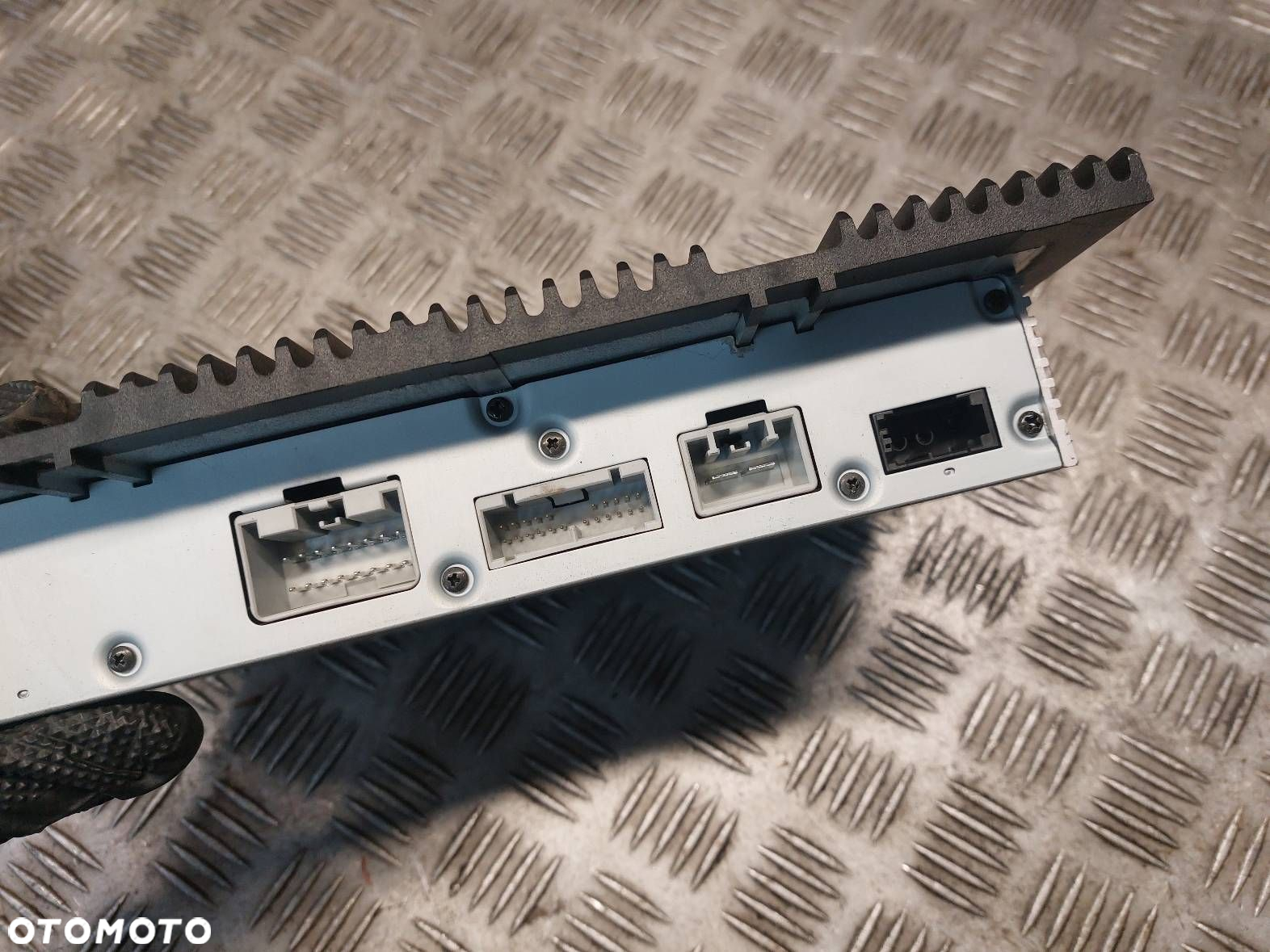 RADIO ODTWARZACZ + WZMACNIACZ VOLVO V50 I 30752371-1 30732824 - 7