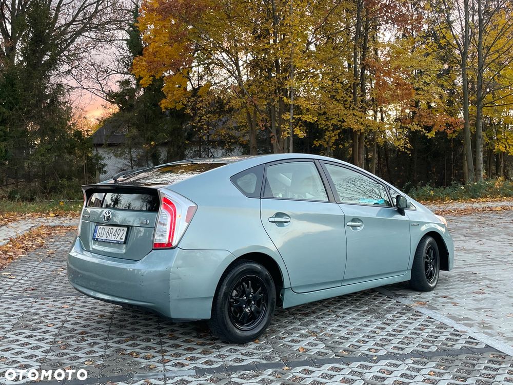 Toyota Prius (Hybrid) Executive - 11