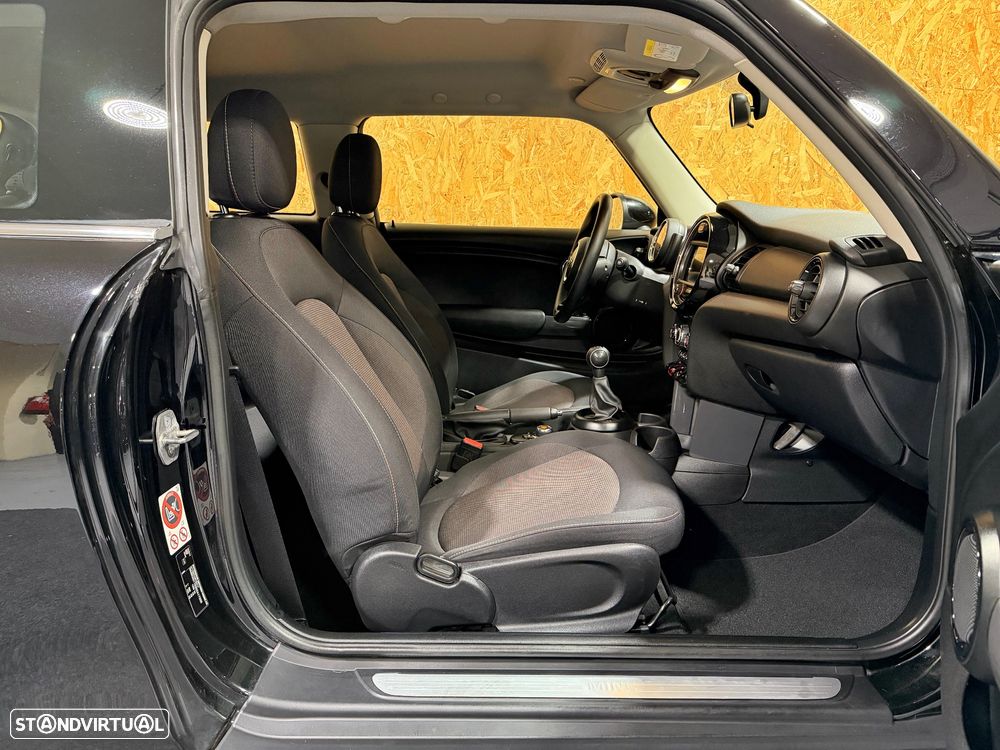 MINI 3 Portas One D - 23