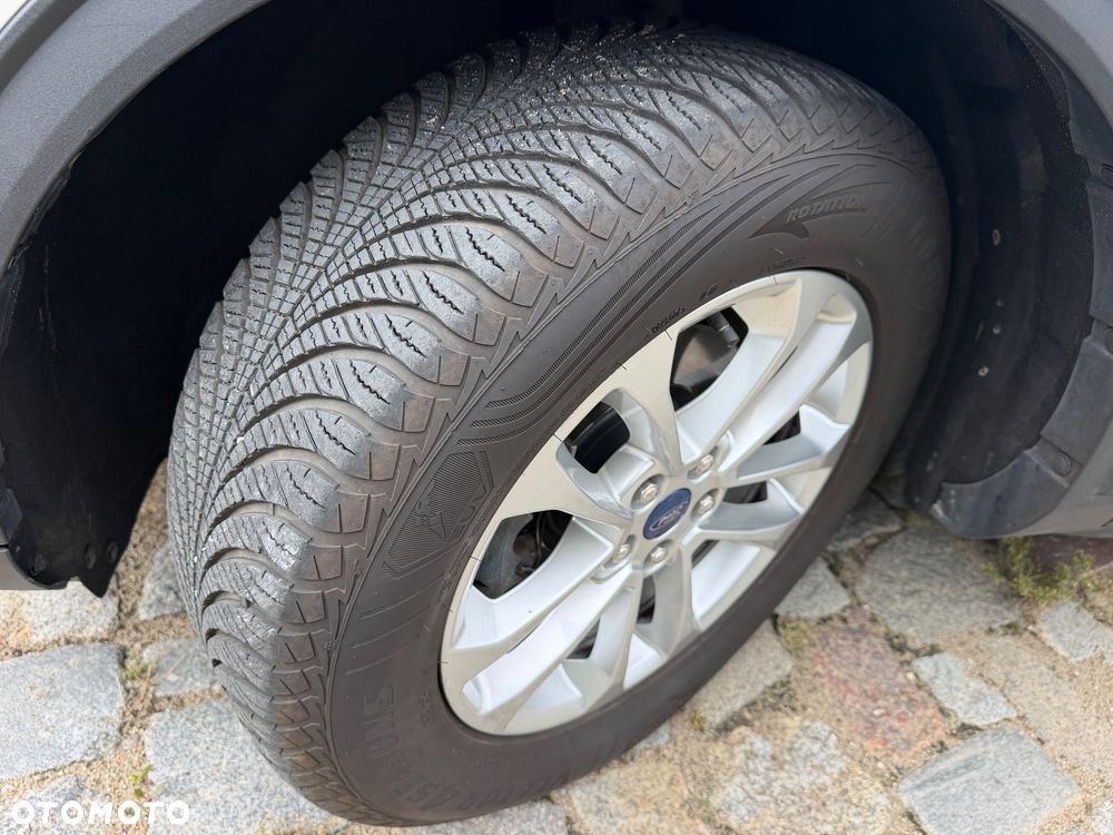 Ford Kuga - 40