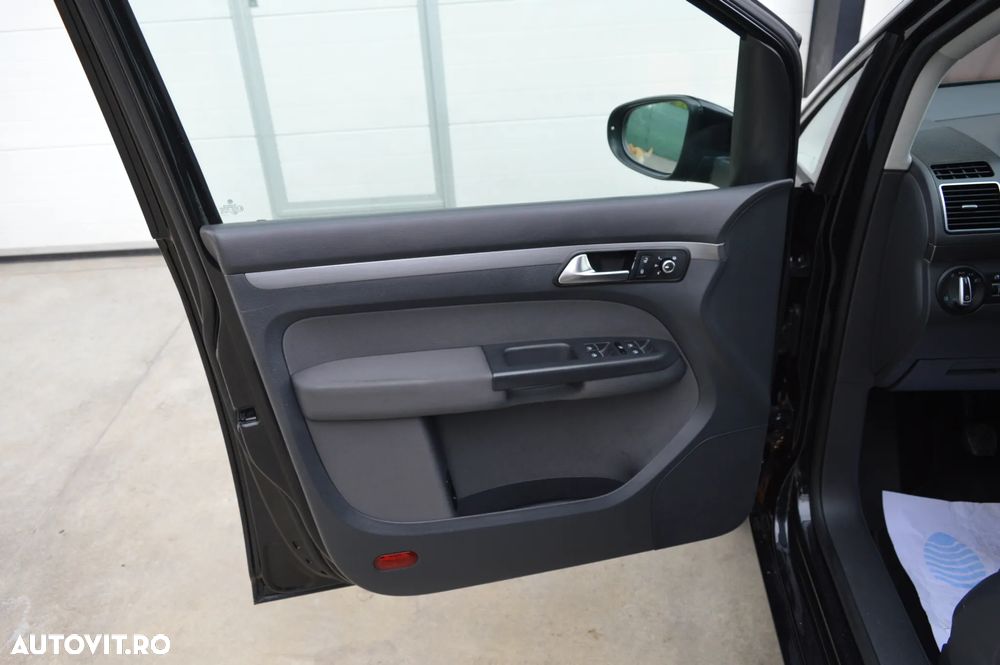 Volkswagen Touran 2.0 TDI BlueMotion Technology Comfortline - 23