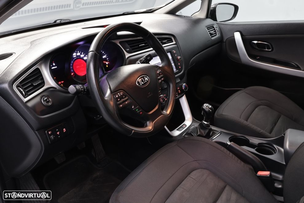 Kia Ceed SW 1.6 CRDi Nav Line - 23