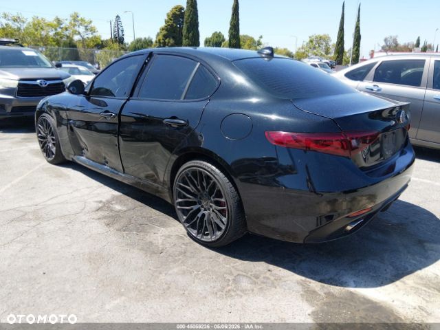 Alfa Romeo Giulia 2.0 Turbo 16V AT8 Veloce Ti - 3