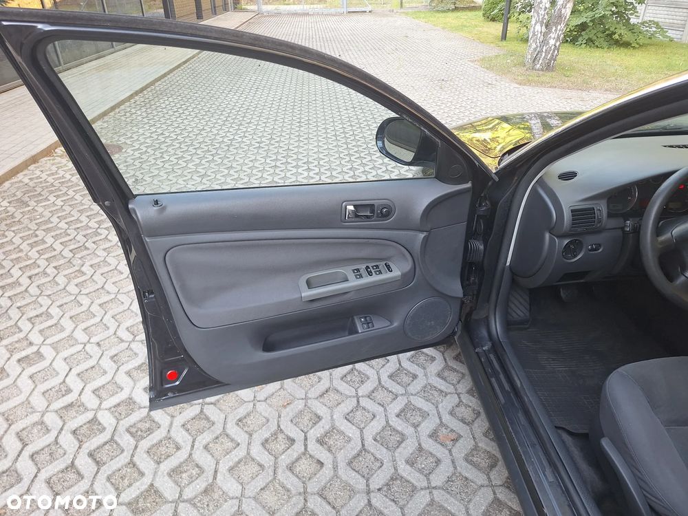 Volkswagen Passat 1.9 TDI Comfortline - 22
