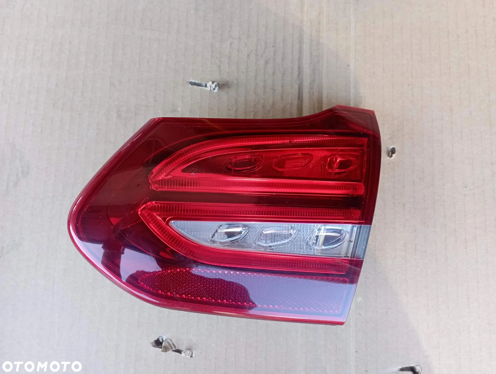 MERCEDES W205 C KLASA LAMPA PRAWA TYŁ TYLNA W KLAPĘ - 1