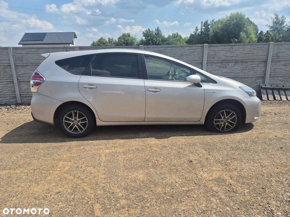 Toyota Prius+ (Hybrid) - 3