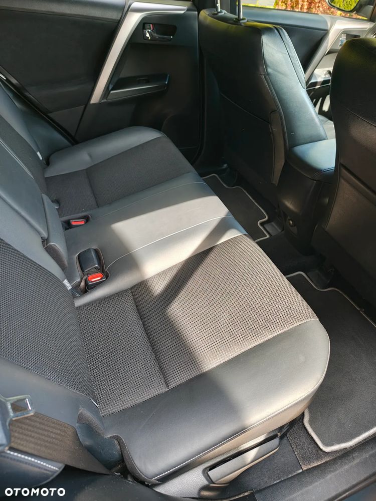 Toyota RAV4 Hybrid Premium 4x2 - 17