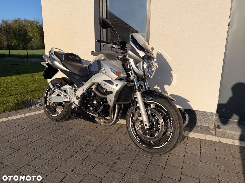 Suzuki GSR - 1