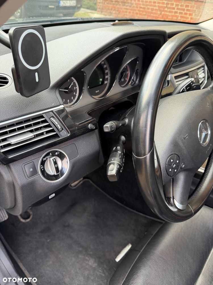 Mercedes-Benz Klasa E 300 CDI BlueEff Avantgarde - 12