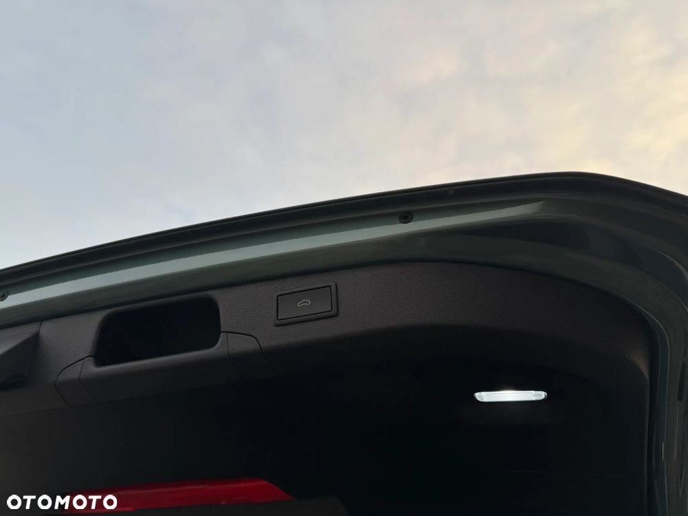 Volkswagen Passat Variant 2.0 TDI SCR Elegance DSG - 9