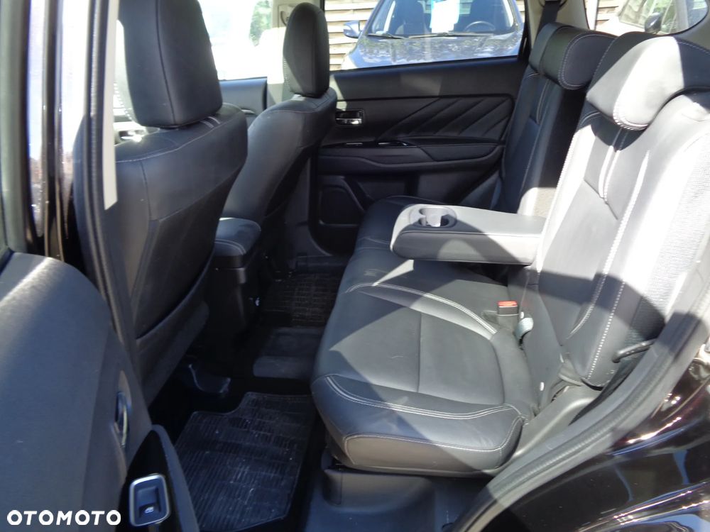 Mitsubishi Outlander 2.0 4WD Top - 16