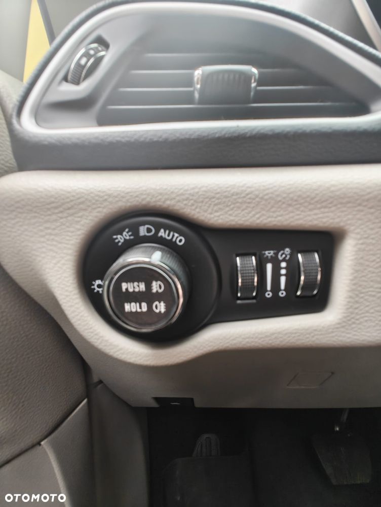 Chrysler Pacifica ver-2-5-hybrid-dynamic-force-executive-e--cvt - 4