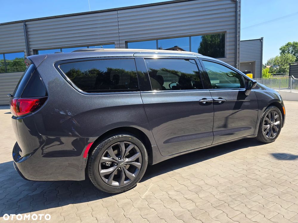 Chrysler Pacifica - 6