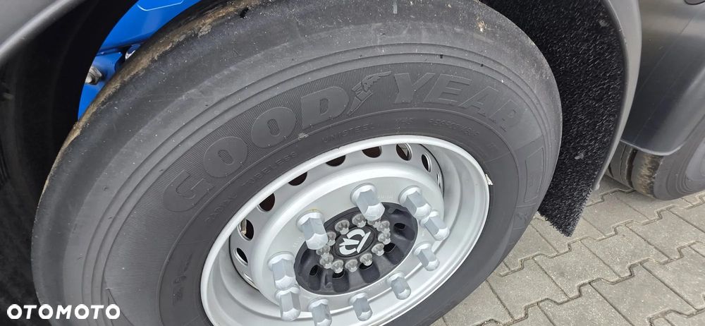 Krone SD dla kontenerów morskich 20, 40 i 45 stóp z agregatem - 16