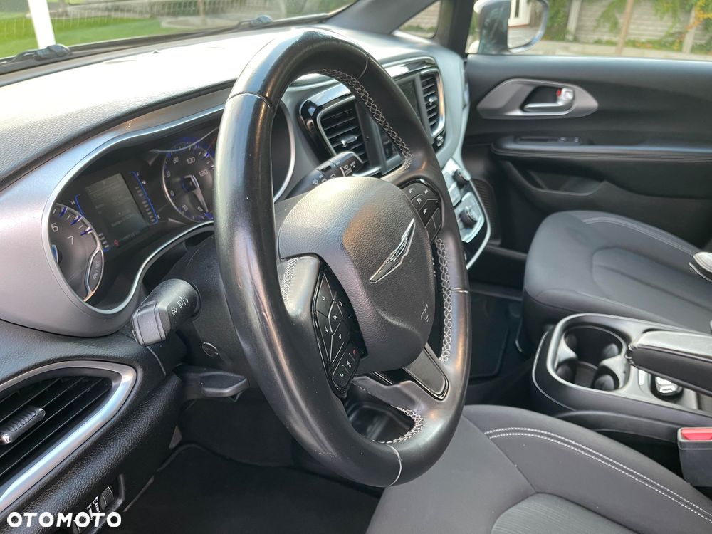 Chrysler Pacifica - 15