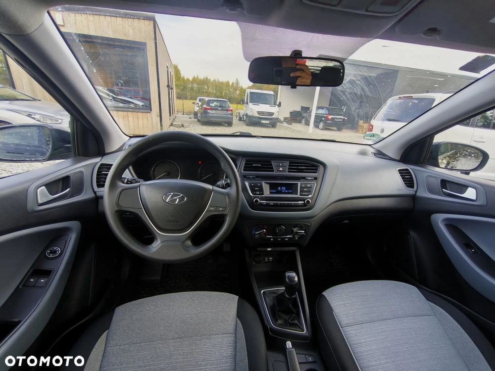 Hyundai i20 blue 1.2 - 27