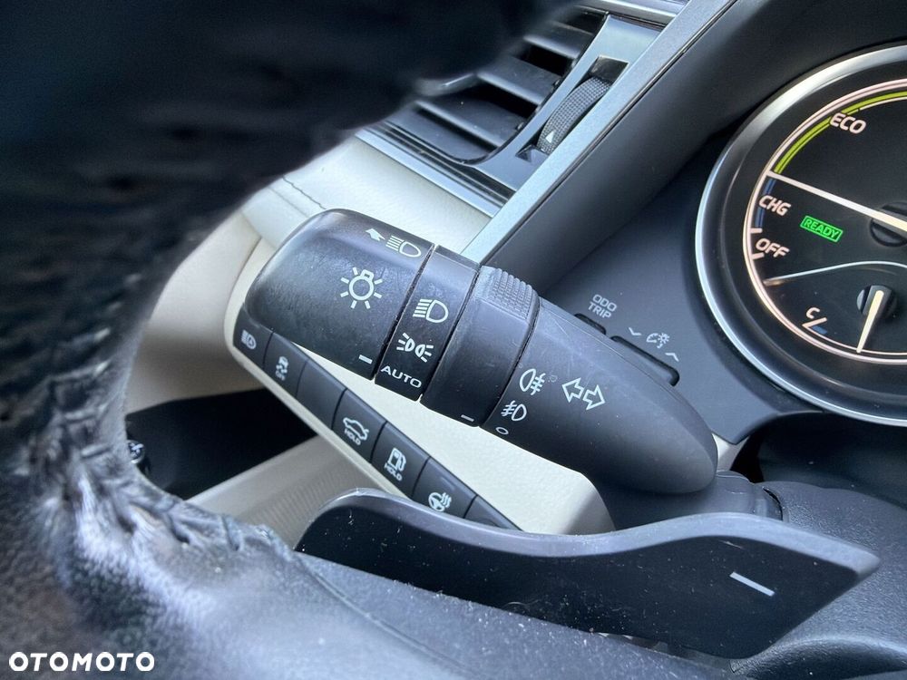 Toyota Camry 2.5 Hybrid Executive CVT - 19