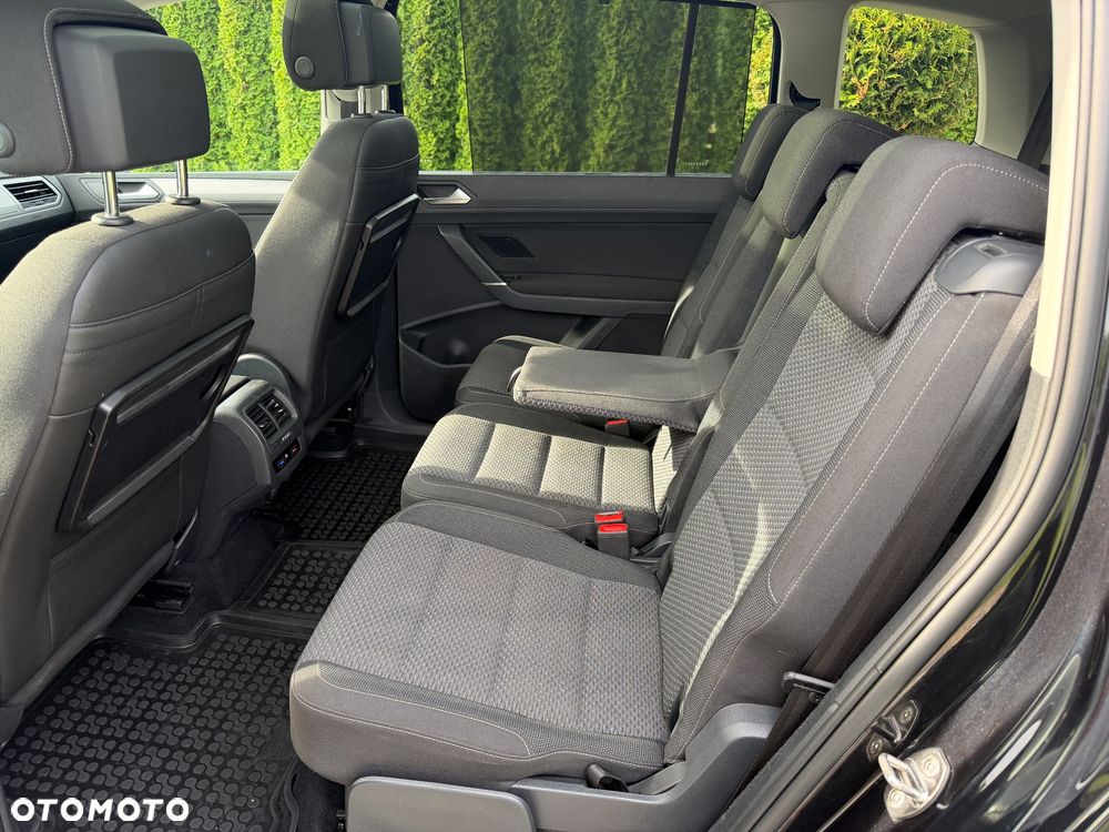 Volkswagen Touran - 32